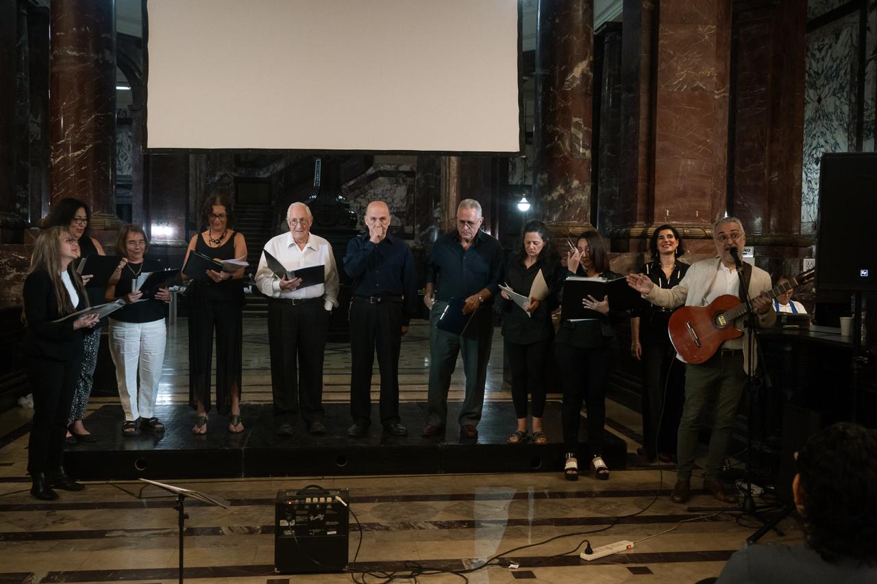 El coro del Colegio de abogados dirigido por Marcelo Petetta, fue invitado a participar de un encuentro coral, que se realizó en el Espacio Cultural Universitario ECU el 1 de noviembre pasado.